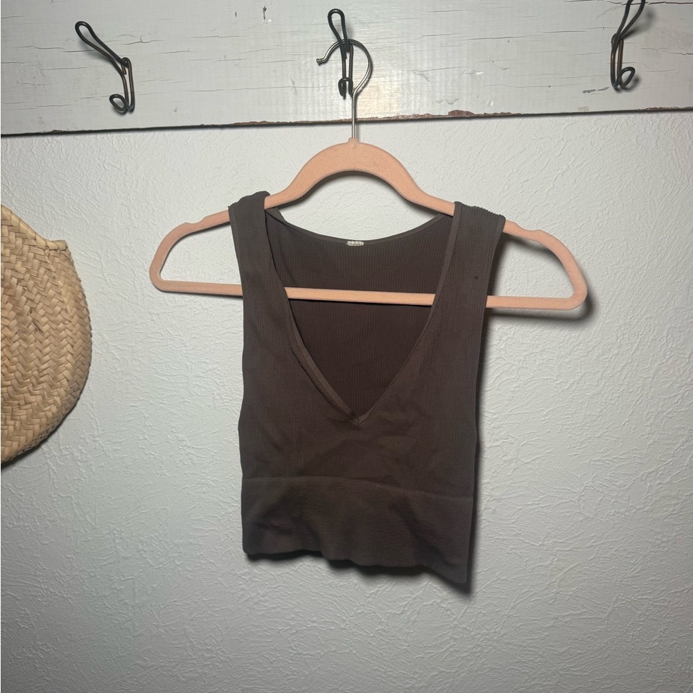 Women's V-Neck Ribbed Crop Tank Top - Brown